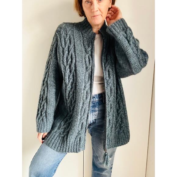 This item is no longer available, but due to the Poshmark, I am unable to delete - Picture 8 of 8